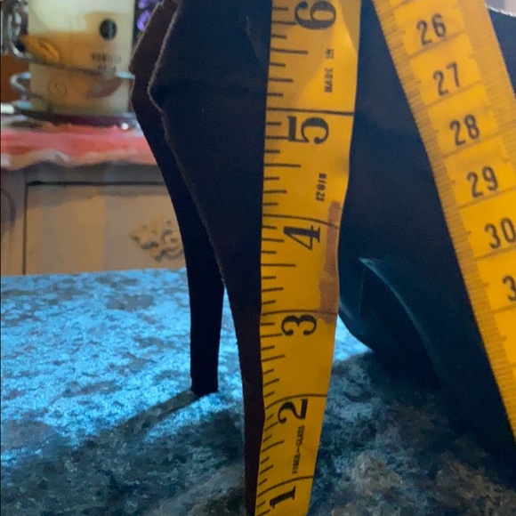 Woman’s heels - Picture 7 of 7